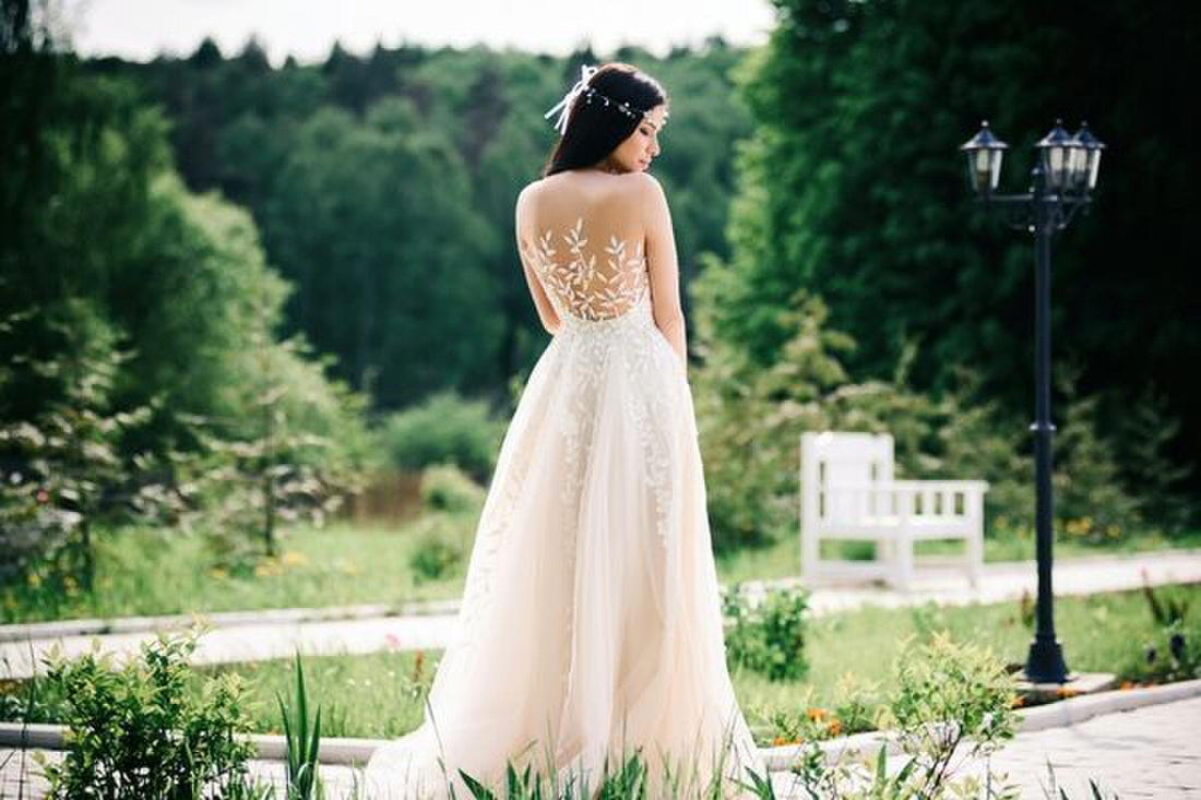Things To Keep in Mind When Wearing an Open-Back Dress