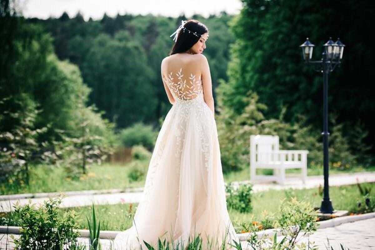 Things To Keep in Mind When Wearing an Open-Back Dress