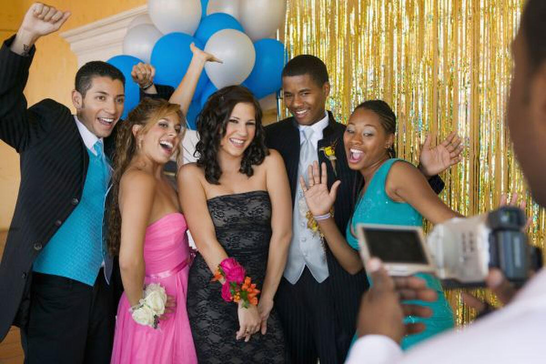 Plan Ahead for the Perfect Prom Night With This Checklist