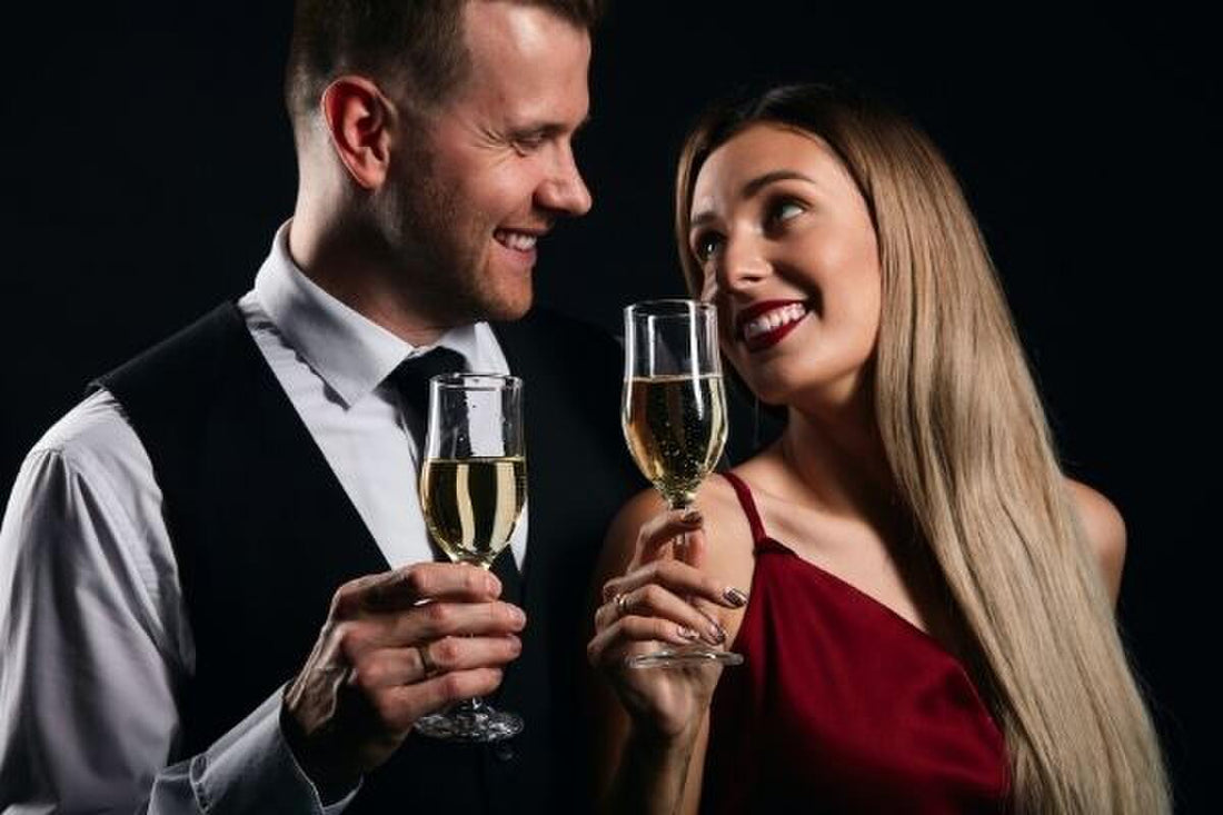 How To Dress for a Formal Dinner Party