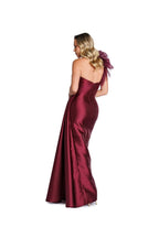 Nicole Bakti 7385 - Wine